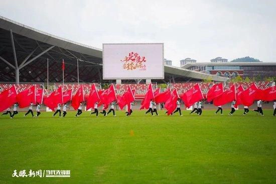 《中国机长》根据去年5月14日四川航空3U8633航班机组成功处置特情真实事件改编：机组执行航班任务时，在万米高空突遇驾驶舱风挡玻璃爆裂脱落、座舱释压的极端罕见险情，生死关头，英雄机组的正确处置，确保了机上全体人员的生命安全